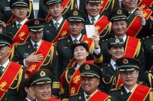 軍官轉(zhuǎn)業(yè)政策最新探索，小巷獨(dú)特風(fēng)味與轉(zhuǎn)業(yè)安置新動(dòng)向