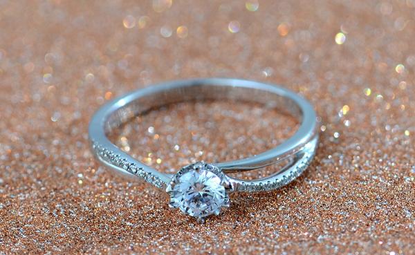 小巷深處的珠寶秘境之旅，探尋結(jié)婚鉆戒的價(jià)格