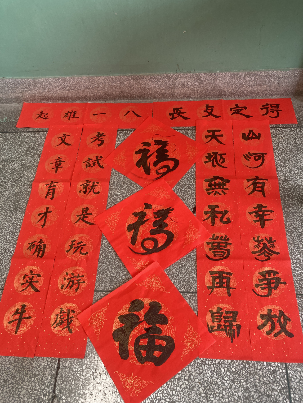傳統(tǒng)與現(xiàn)代融合之美，最新潮春聯(lián)欣賞